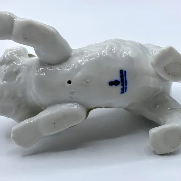 Retired LLADRO "Playful Cat #5019" figurine, 4.5" mint